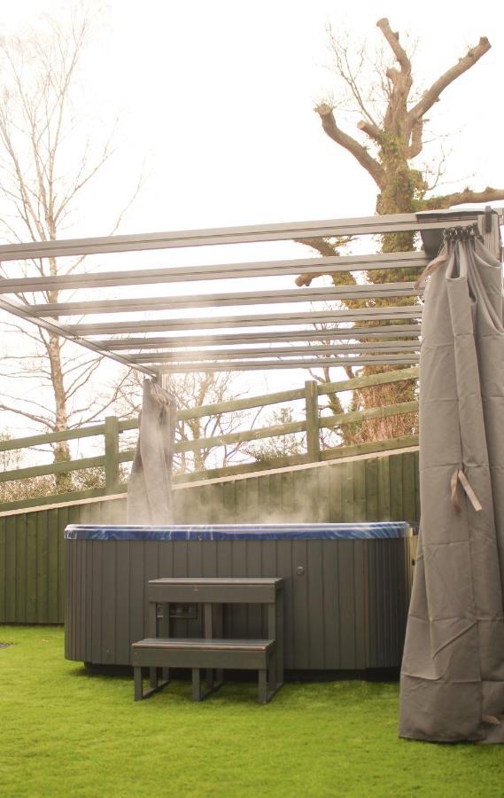 Bodfari Caer Fedwen Barns Clwyd Cottage Two Bed, Barn Conversion With Private Hot Tub מראה חיצוני תמונה